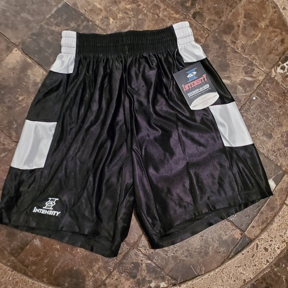 Intensity Athletic Black White Shorts M NWT - Picture 1 of 4